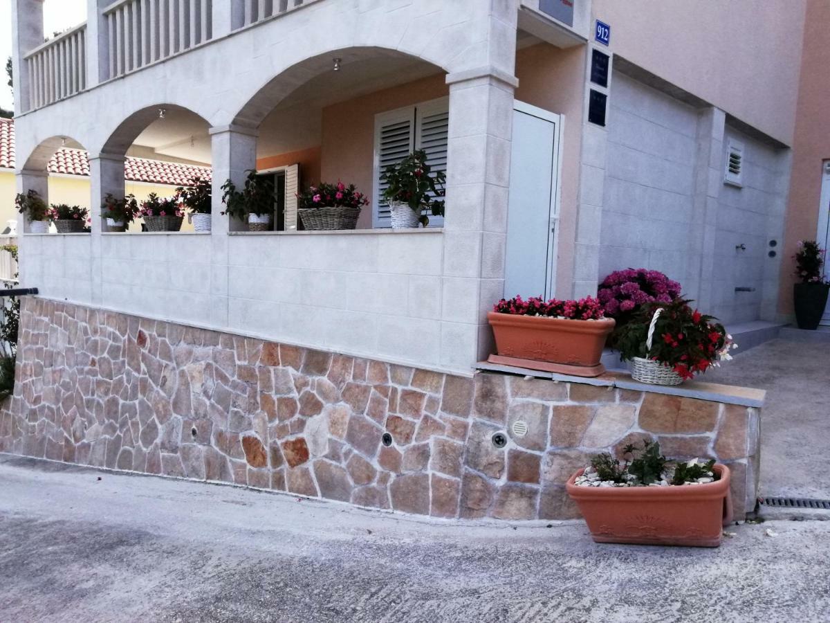 Appartementhaus Elena Jelsa  Kültér fotó