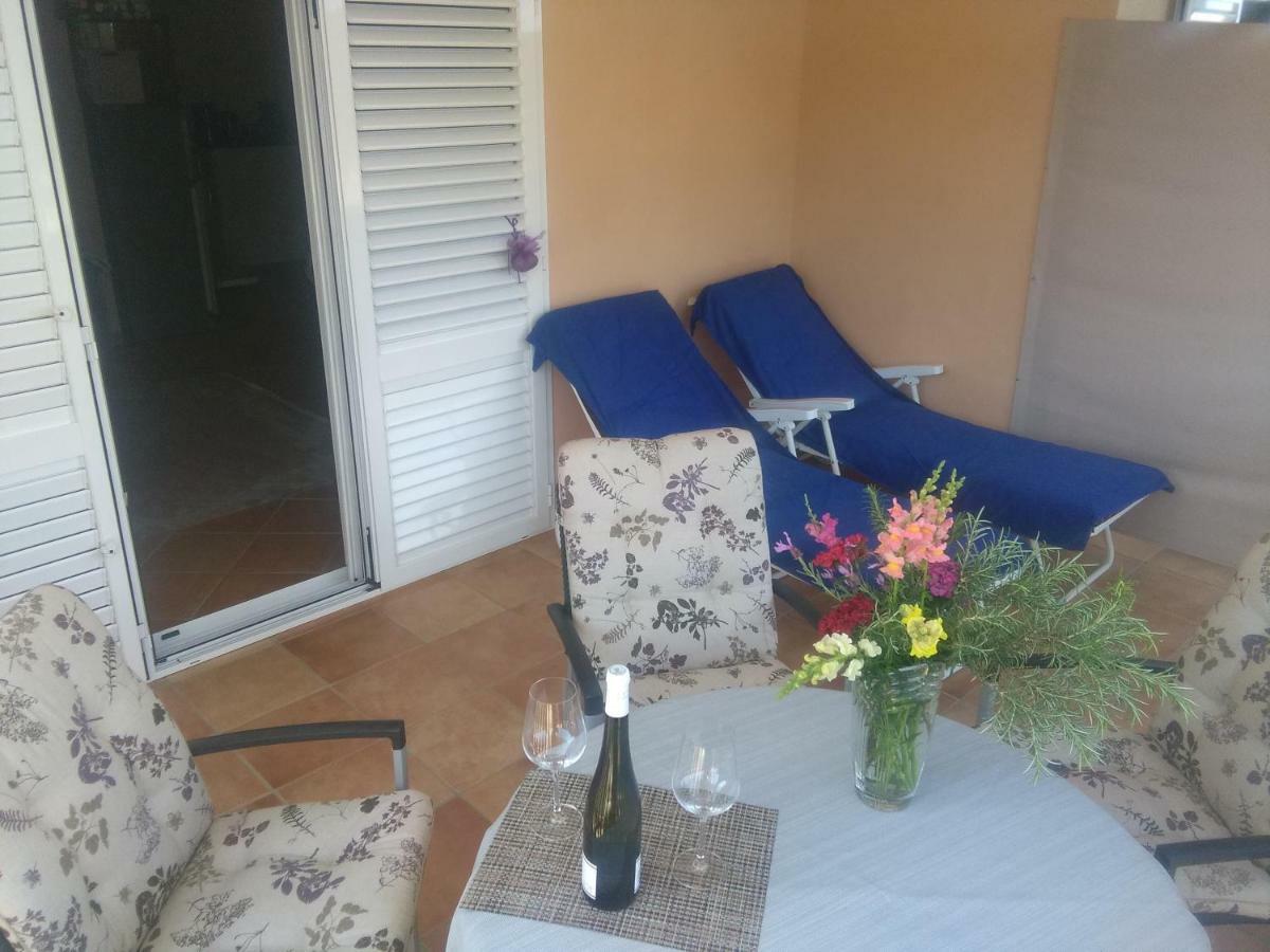 Appartementhaus Elena Jelsa  Kültér fotó